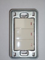 Anam Legrand Zunis бежевый выключатель 3-клавишный (с подсветкой) 7100 20I фото